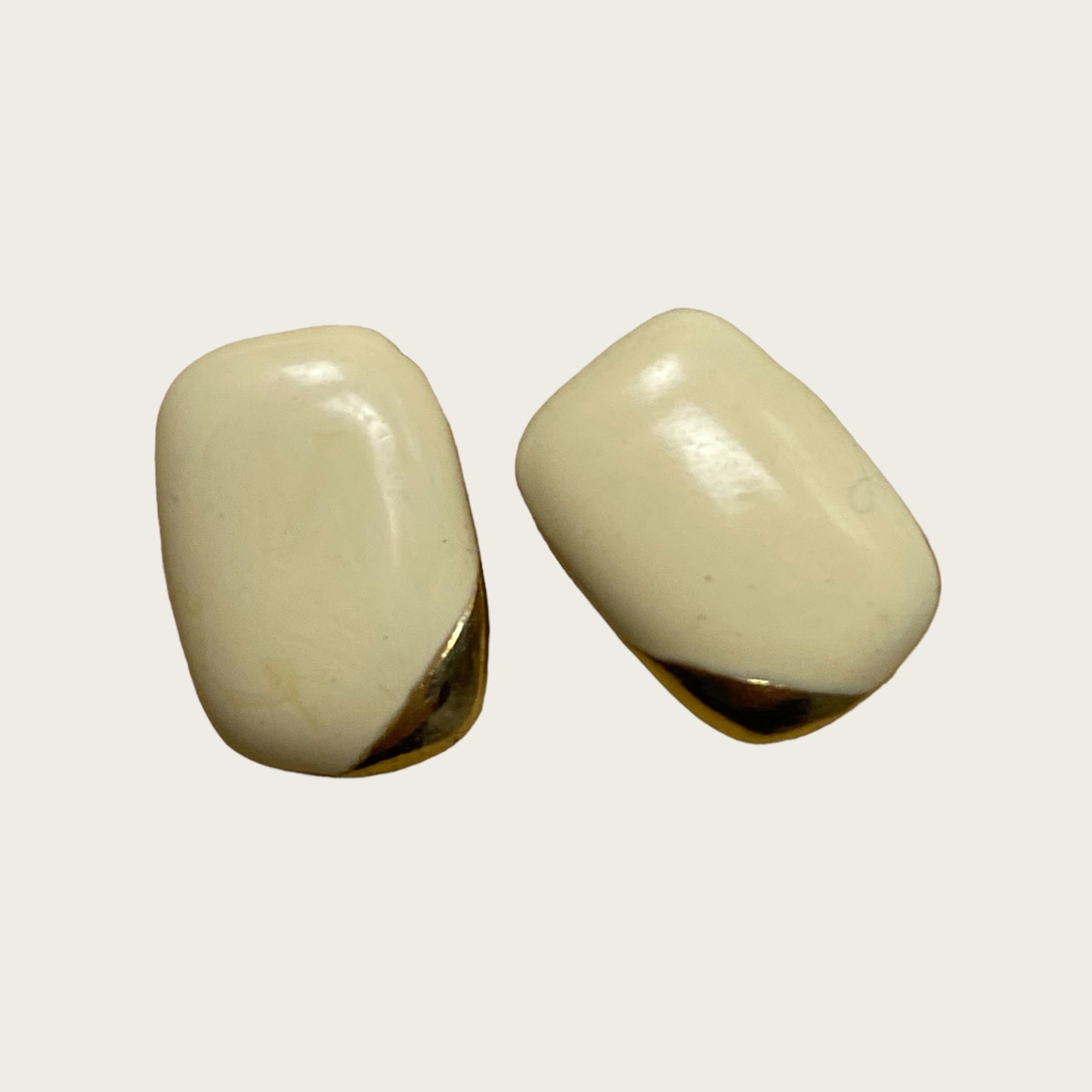 Off white / gold small earrings